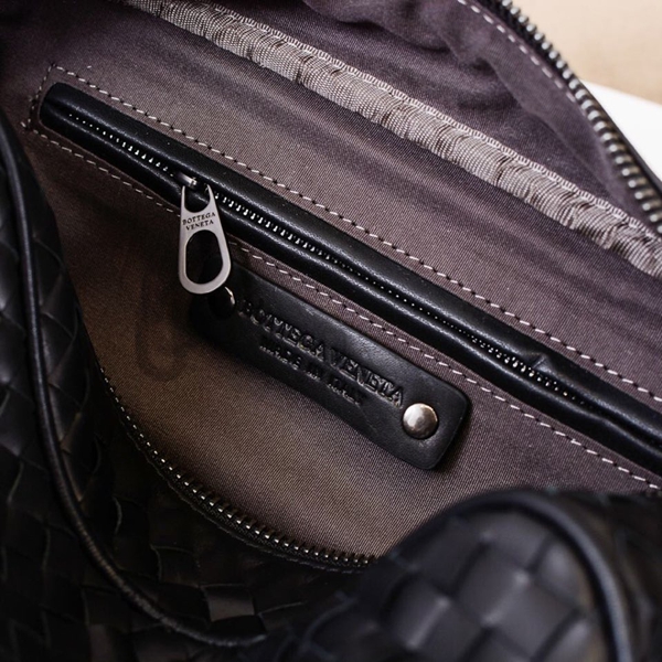 ボッテガヴェネタ財布コピー着用イメージ